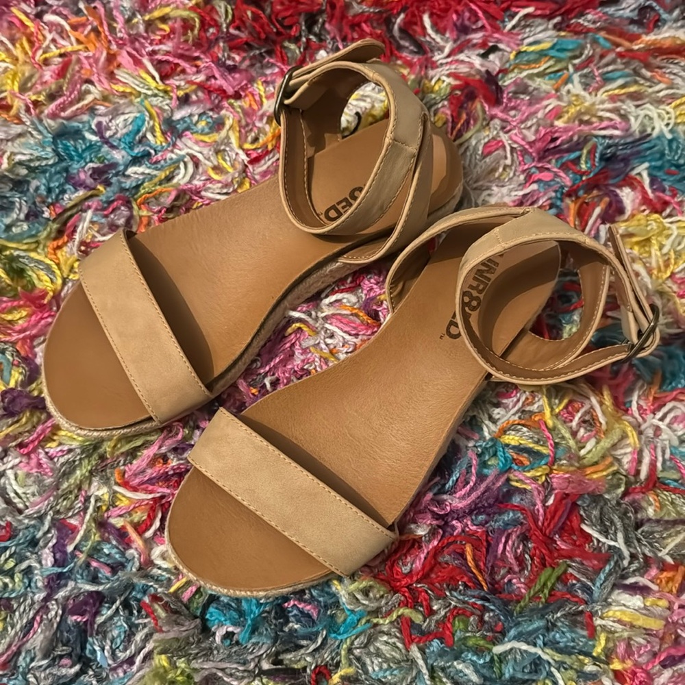 Women's Tan Sandals